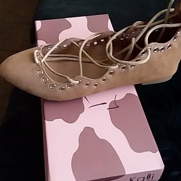 Tie Up Tan Shoes - Picture 3 of 4